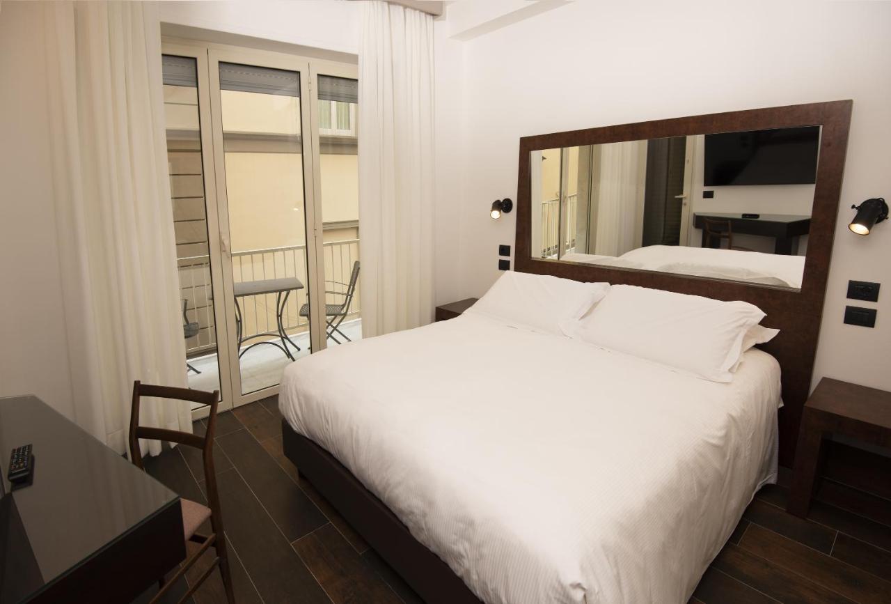 Domus Altana Hotel Наполи Екстериор снимка