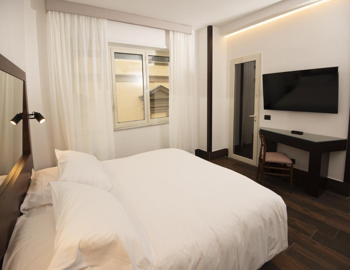 Domus Altana Hotel Наполи Екстериор снимка