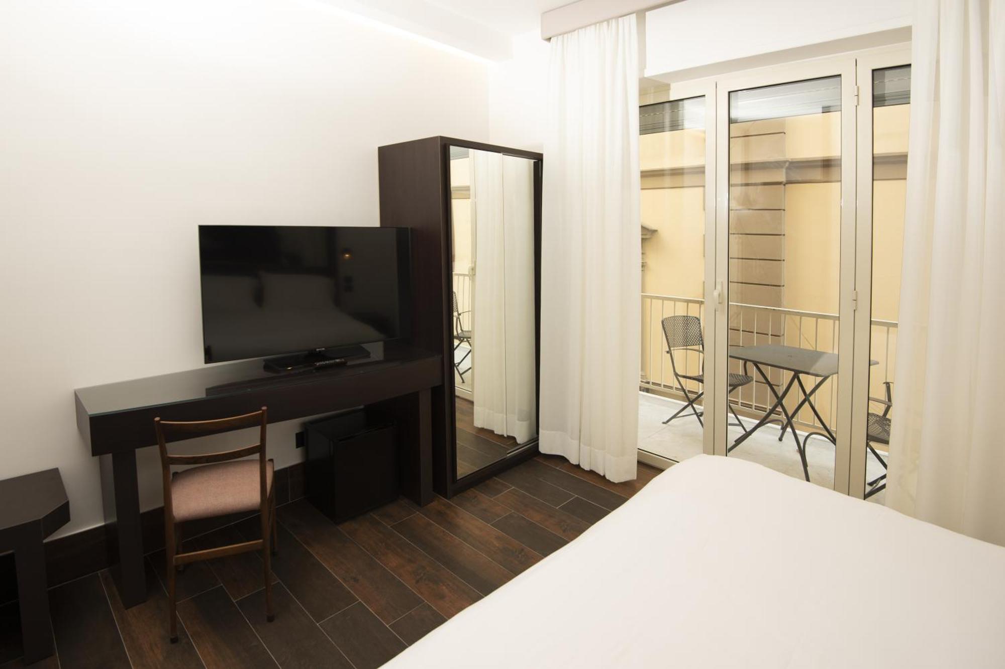 Domus Altana Hotel Наполи Екстериор снимка