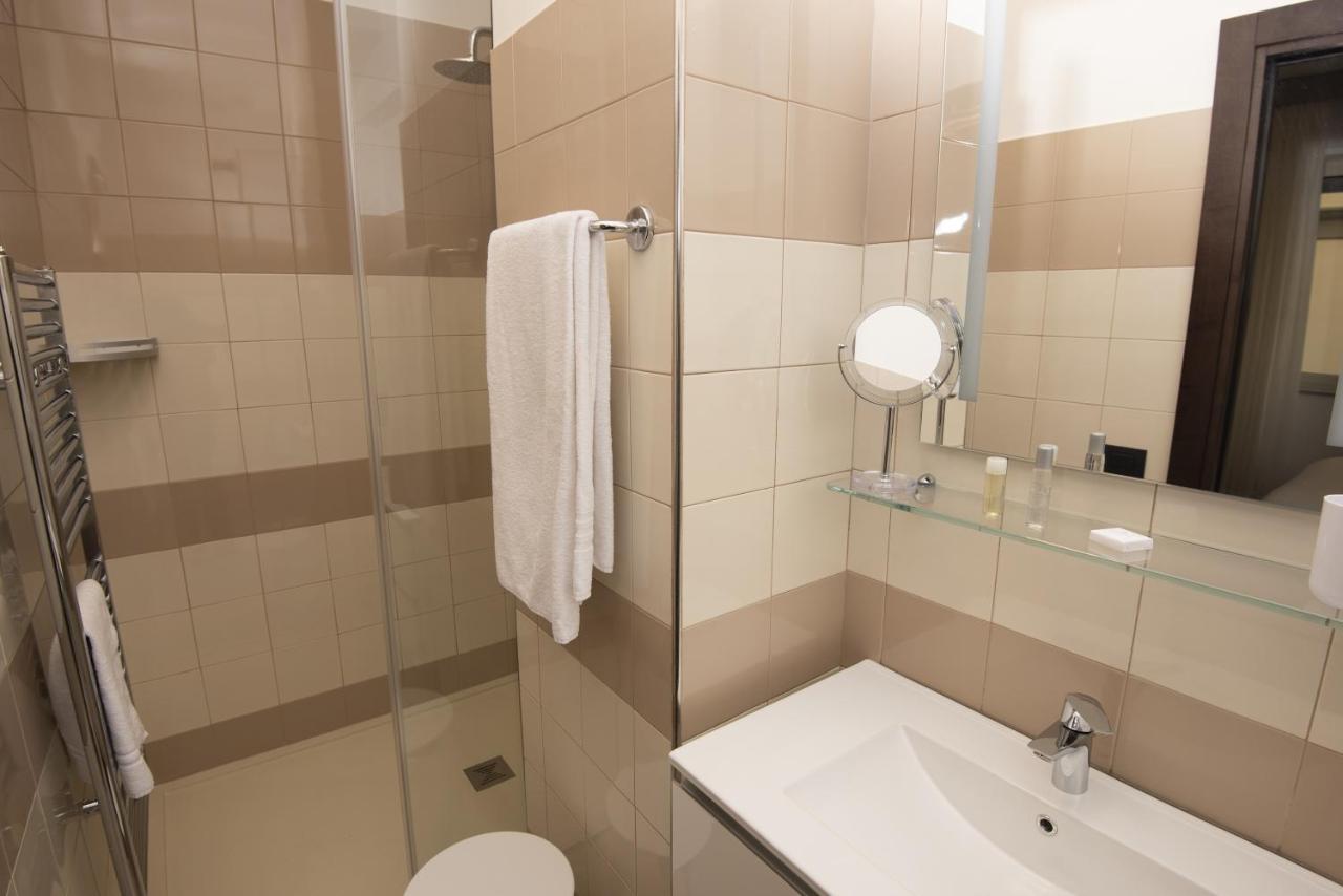 Domus Altana Hotel Наполи Екстериор снимка