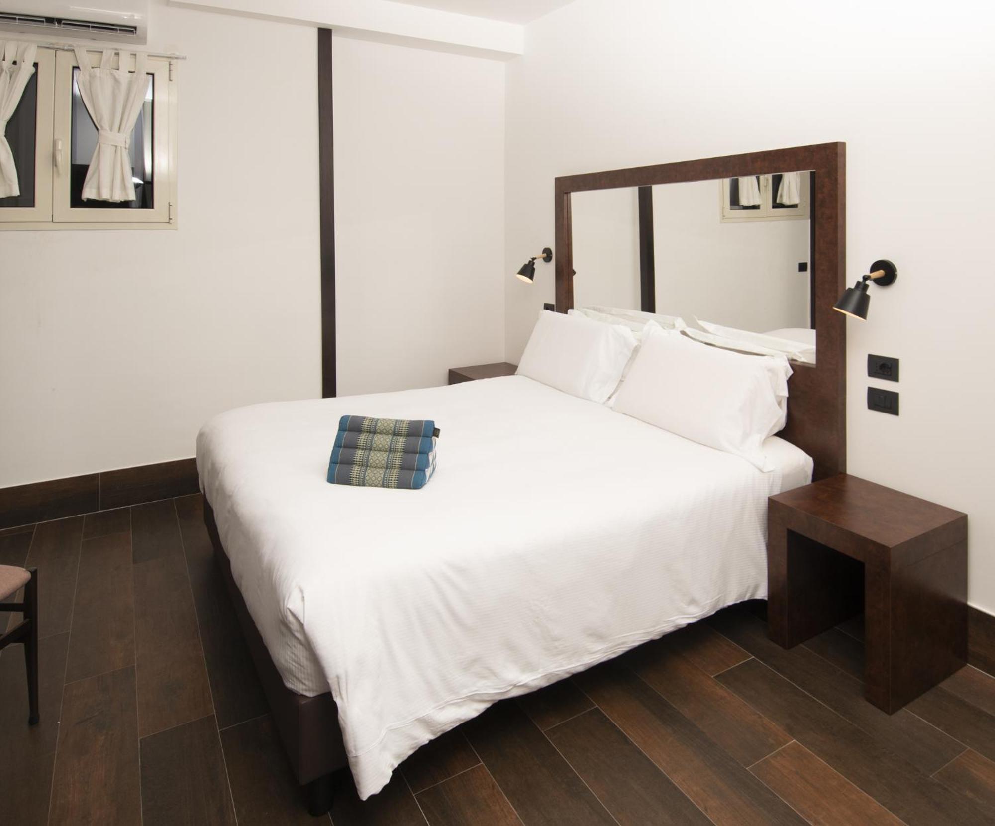 Domus Altana Hotel Наполи Екстериор снимка